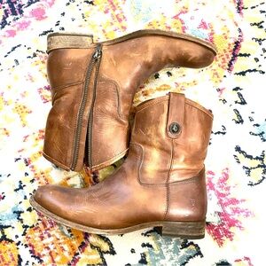 Frye Melissa 2 button short zippered boots in Cognac-size 10